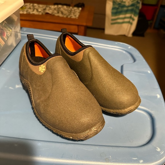 Muck shoes never been worn - Picture 3 of 3